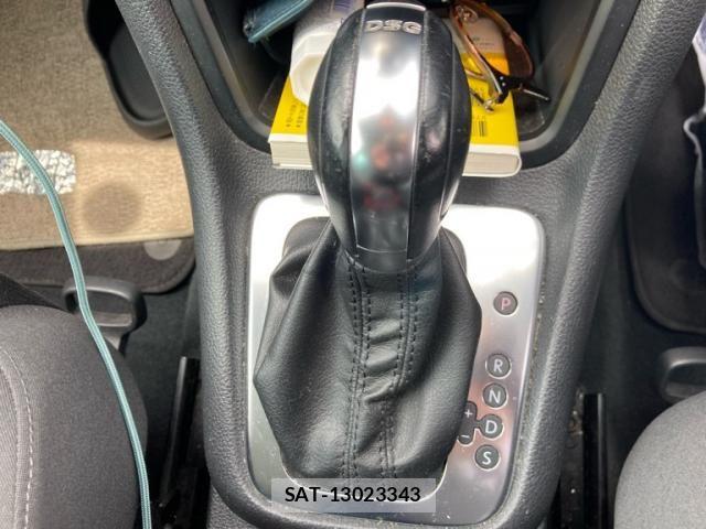 VolksWagen SHARAN 2012-03 7458845-23