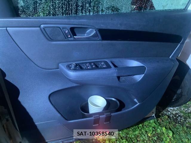 VolksWagen SHARAN 2017-03 8232421-24