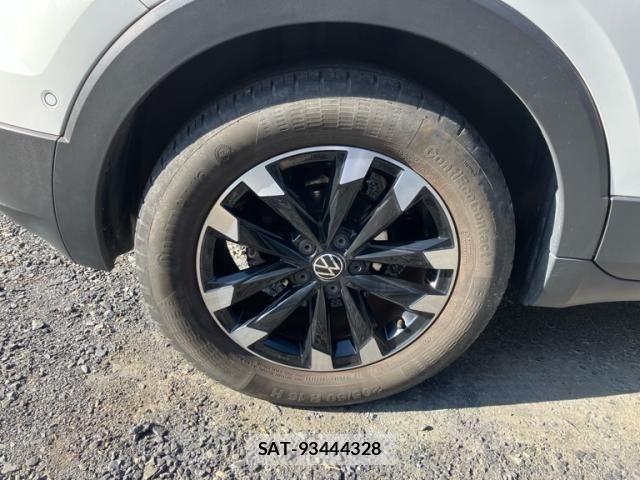 VolksWagen T-CROSS 2022-06 3017422-4