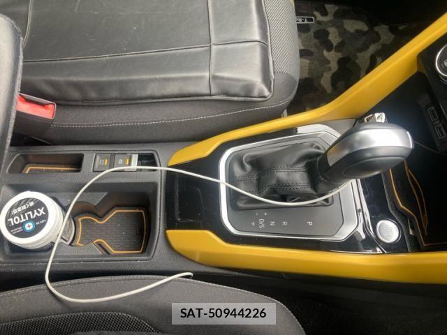 VolksWagen T-ROC 2020-07 7621377-23