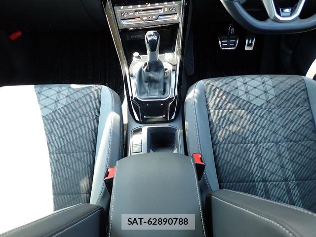 VolksWagen T-ROC 2023-10 8039220-21