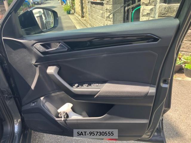 VolksWagen T-ROC 2022-01 8102750-10