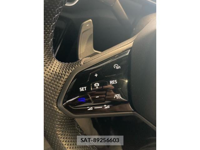 VolksWagen T-ROC 2022-10 7510473-11
