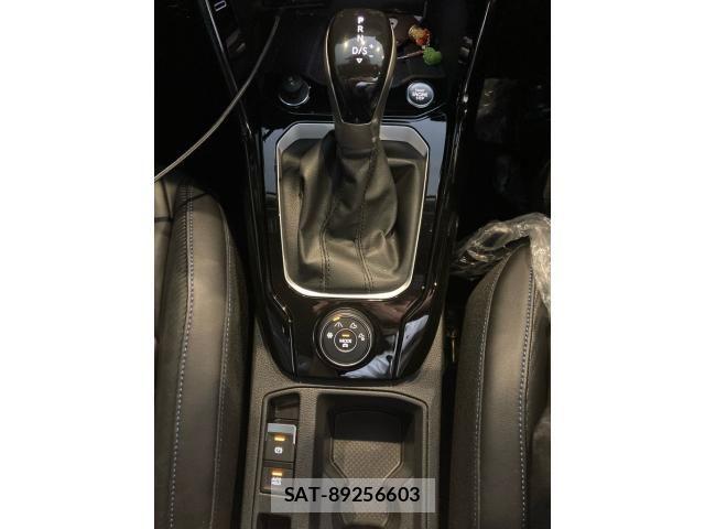 VolksWagen T-ROC 2022-10 7510473-12