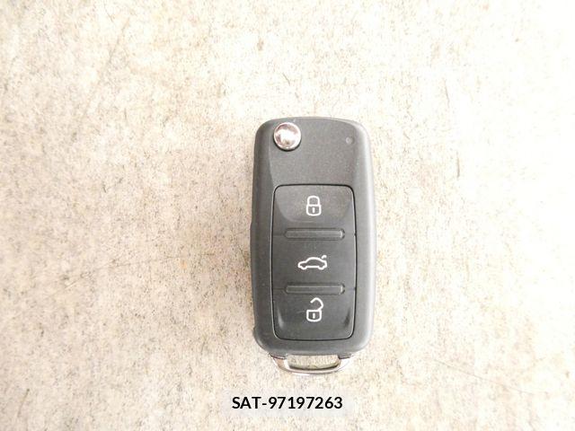 VolksWagen THE BEETLE 2018-06 8211031-29