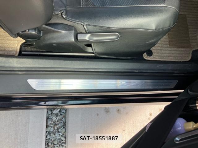 VolksWagen THE BEETLE 2013-02 8318121-26