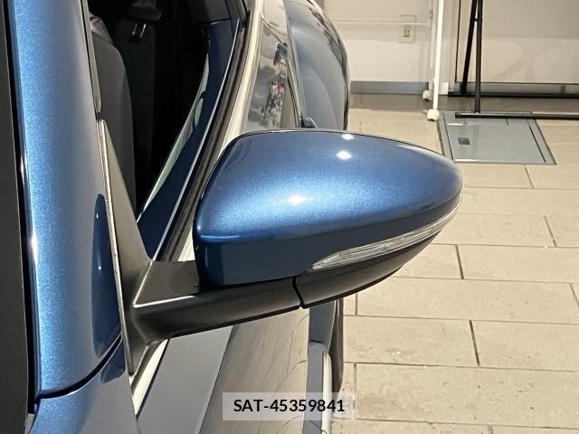 VolksWagen THE BEETLE 2018-02 8318120-27