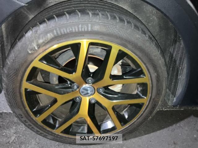 VolksWagen THE BEETLE 2017-08 8564112-9
