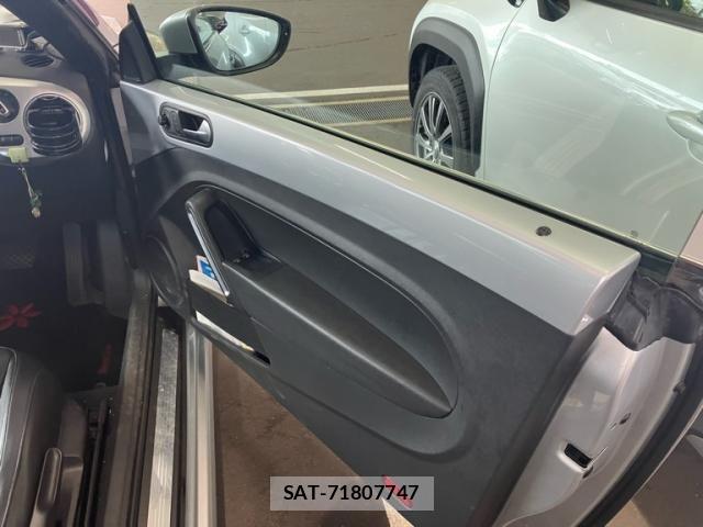 VolksWagen THE BEETLE 2013-03 8884621-6