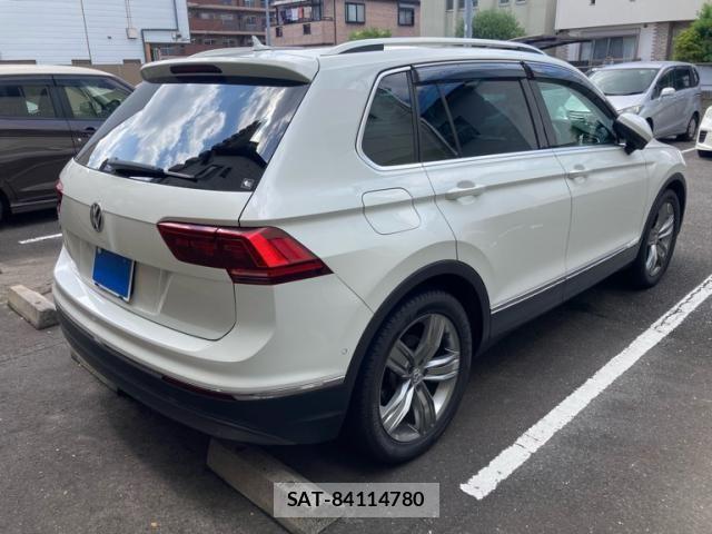VolksWagen TIGUAN 2018-03 7621364-3