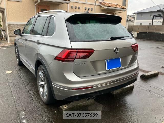 VolksWagen TIGUAN 2019-08 7621365-1