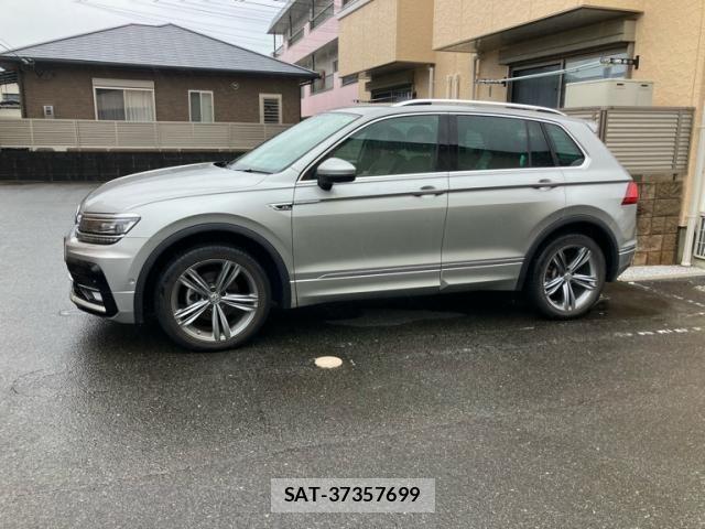 VolksWagen TIGUAN 2019-08 7621365-3
