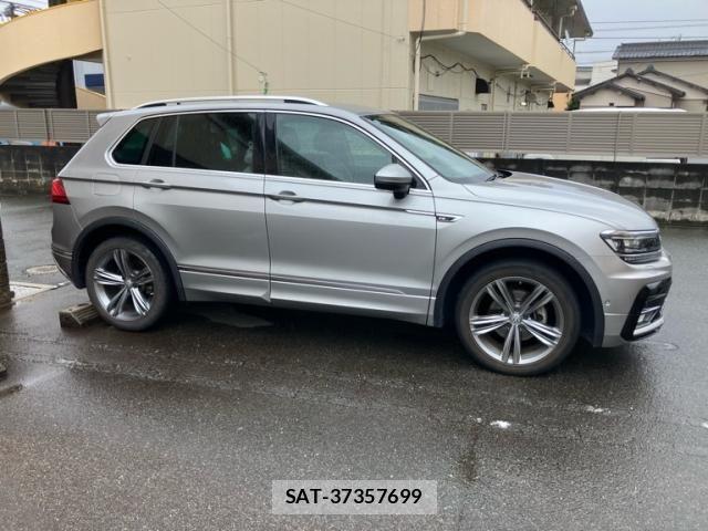 VolksWagen TIGUAN 2019-08 7621365-4