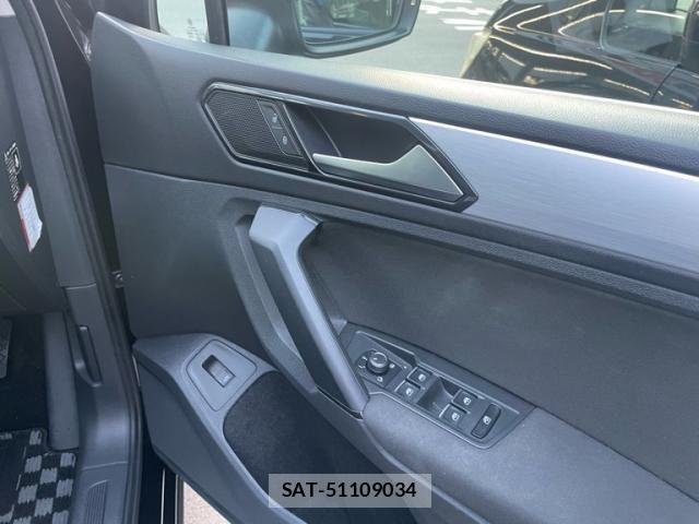 VolksWagen TIGUAN 2018-07 8102748-11