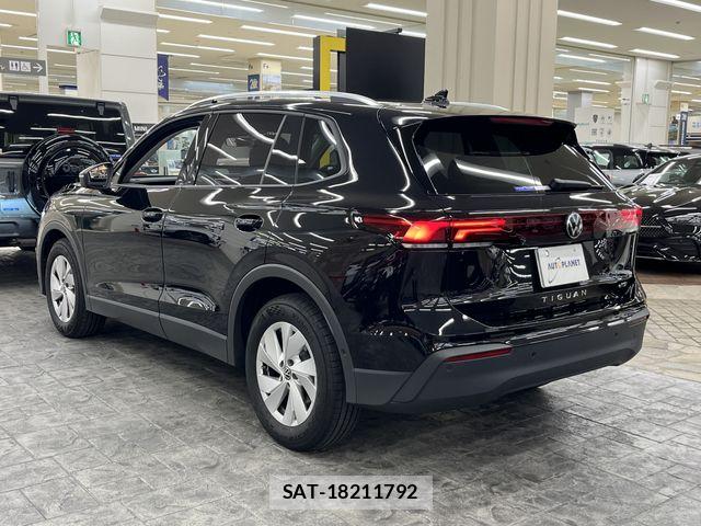 VolksWagen TIGUAN 2025-03 8102744-9