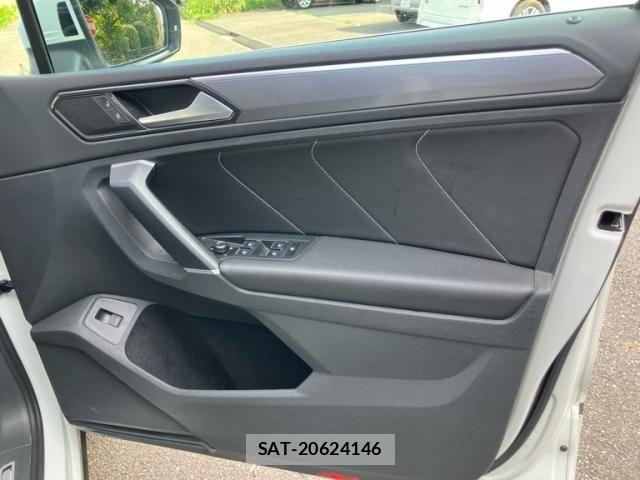 VolksWagen TIGUAN 2018-03 8318126-12