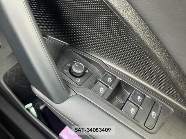 VolksWagen TIGUAN 2025-02 8318123-24