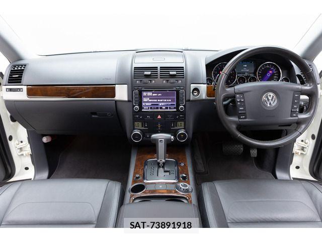 VolksWagen TOUAREG 2008-12 8232436-1