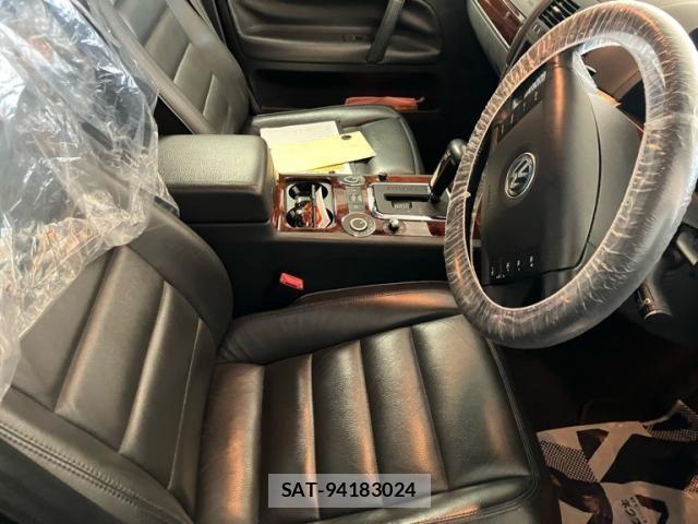 VolksWagen TOUAREG 2004-03 8318127-15