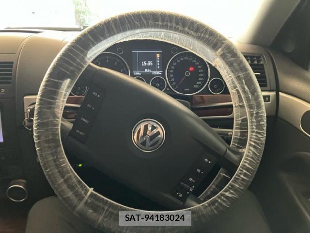 VolksWagen TOUAREG 2004-03 8318127-17