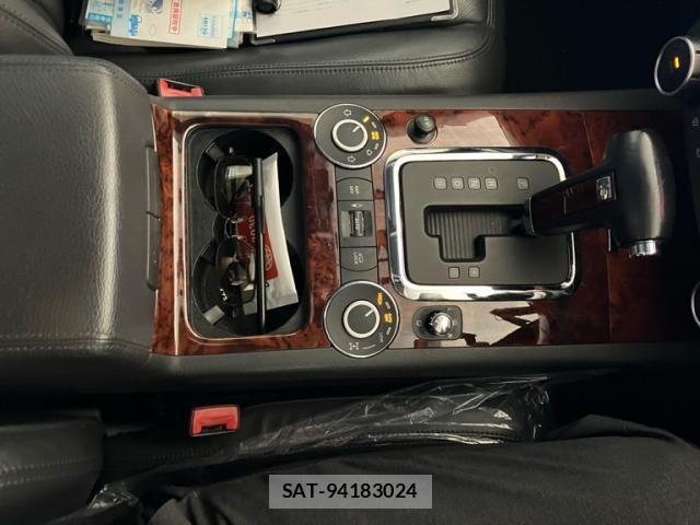 VolksWagen TOUAREG 2004-03 8318127-19