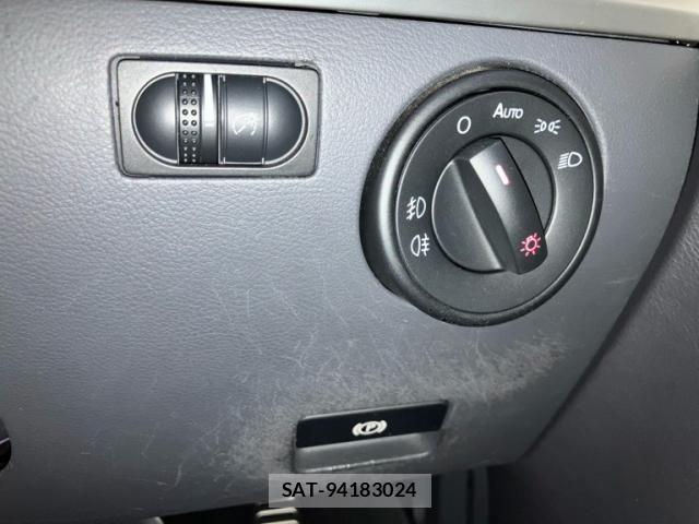 VolksWagen TOUAREG 2004-03 8318127-22