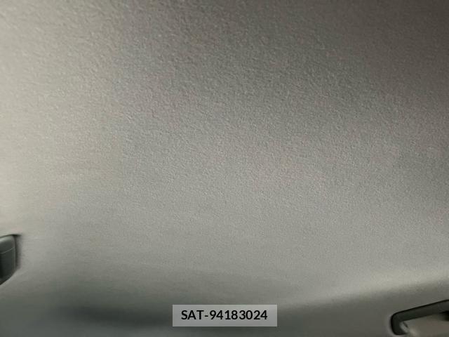 VolksWagen TOUAREG 2004-03 8318127-24