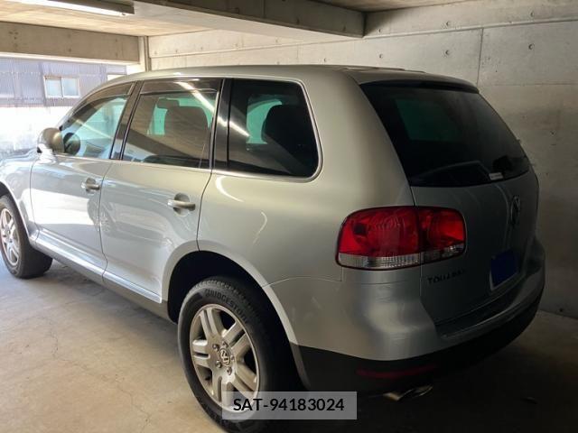 VolksWagen TOUAREG 2004-03 8318127-4
