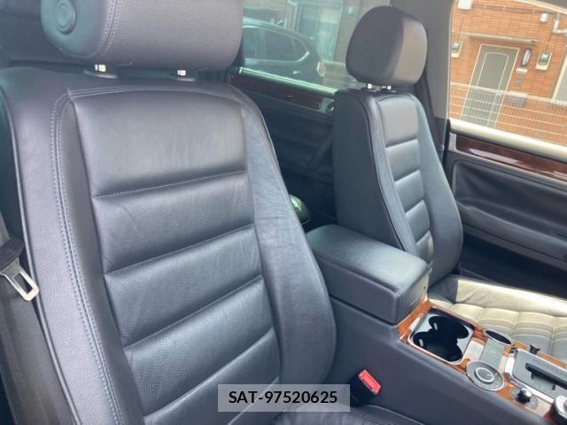 VolksWagen TOUAREG 2006-11 8318129-10