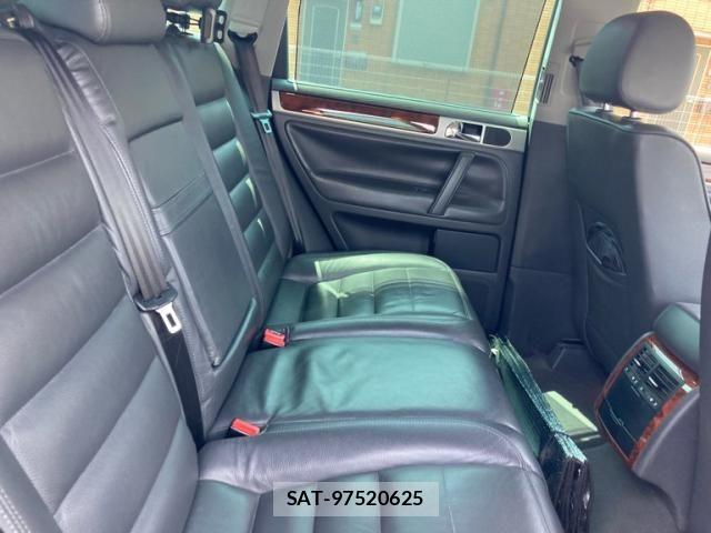 VolksWagen TOUAREG 2006-11 8318129-11