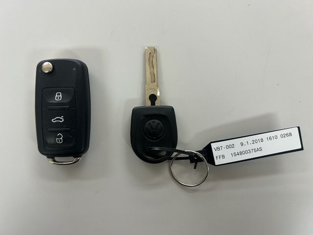 VolksWagen UP! 2018-05 855427-26