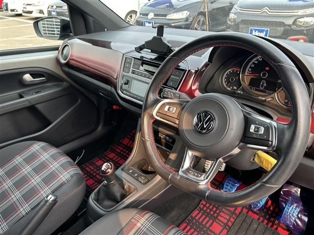VolksWagen UP! 2019-02 1177462-15