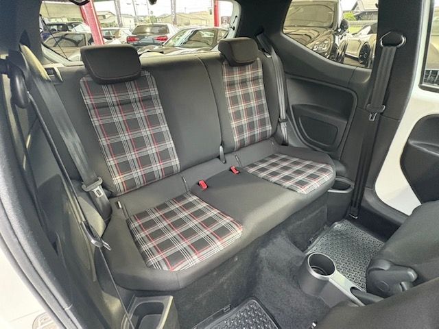 VolksWagen UP! 2018-06 1287128-17