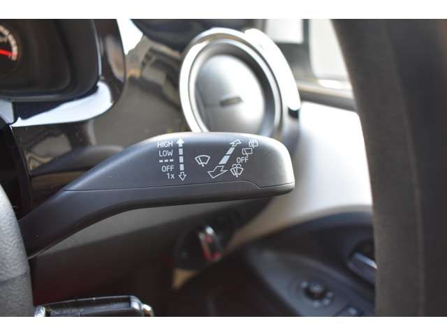 VolksWagen UP! 2013-10 2779753-11