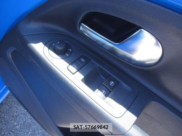 VolksWagen UP! 2015-08 6915447-9