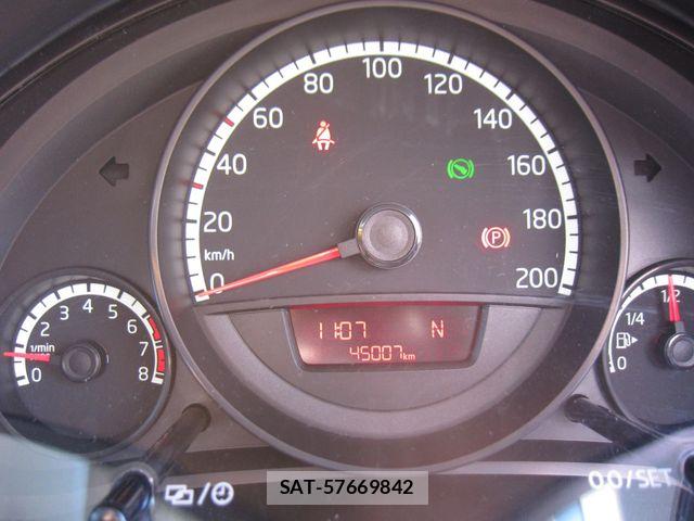 VolksWagen UP! 2015-08 6915447-11