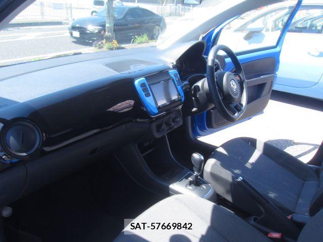 VolksWagen UP! 2015-08 6915447-16
