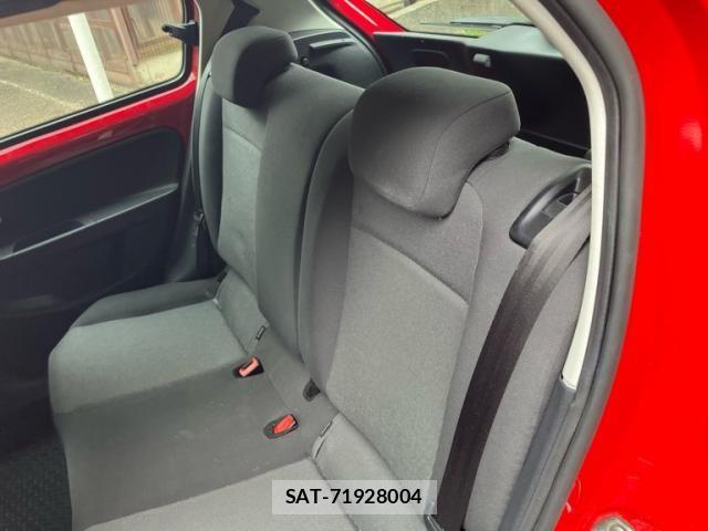 VolksWagen UP! 2012-10 7621381-8