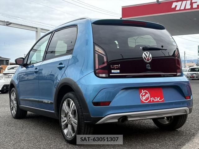 VolksWagen UP! 2017-07 7621379-8