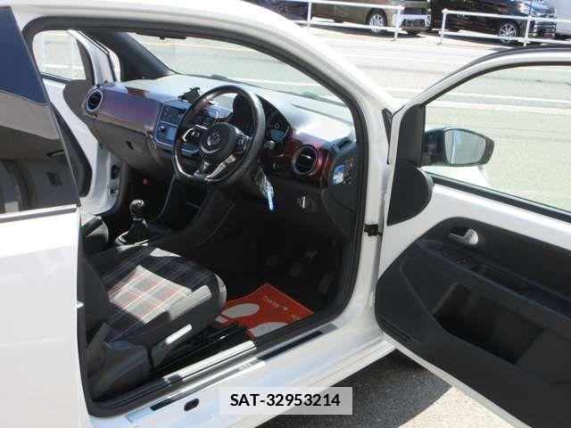 VolksWagen UP! 2019-11 7880533-7