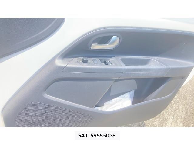 VolksWagen UP! 2015-09 8102758-12