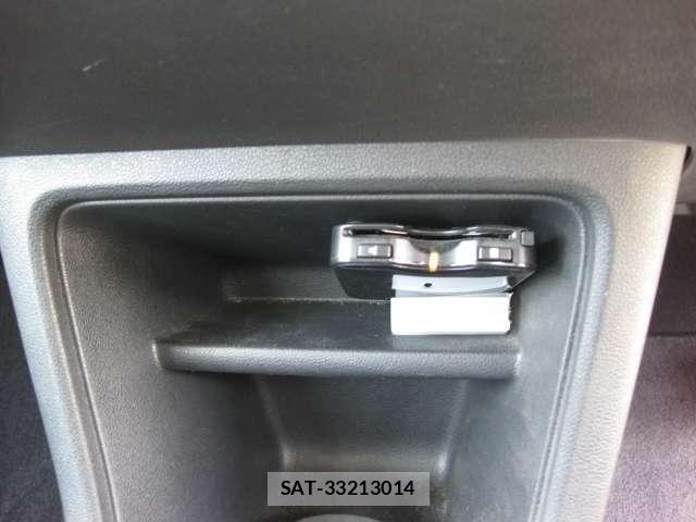 VolksWagen UP! 2014-10 8318141-9