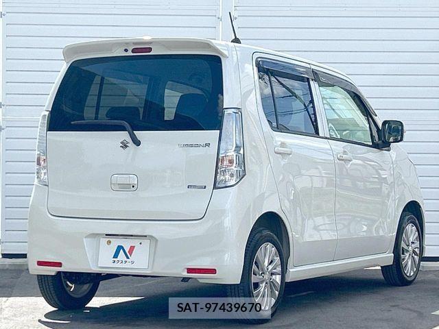 Suzuki WAGON R 2014-08 6818065-18