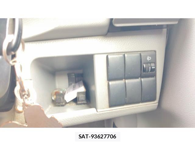 Suzuki WAGON R 2012-04 8147019-21