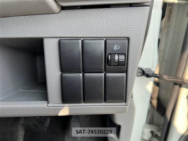 Suzuki WAGON R 2010-12 8211072-16