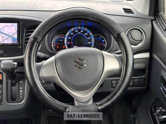 Suzuki WAGON R 2013-08 8369833-24
