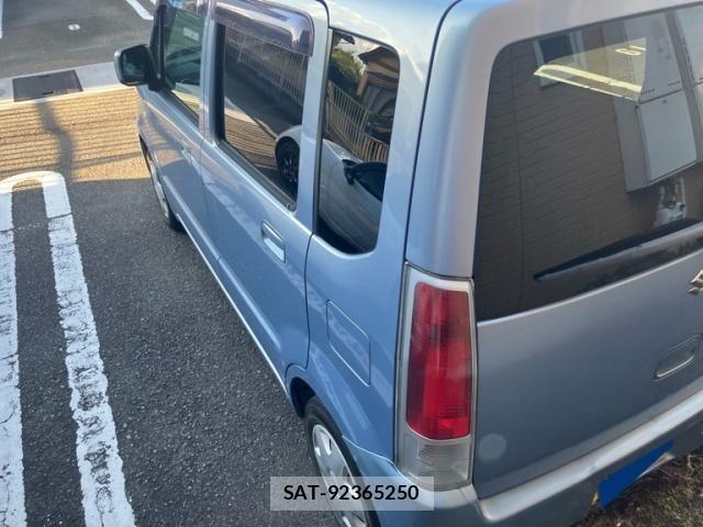 Suzuki WAGON R 2007-10 8415924-10