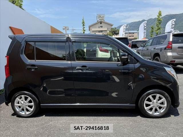 Suzuki WAGON R 2014-08 8318192-11