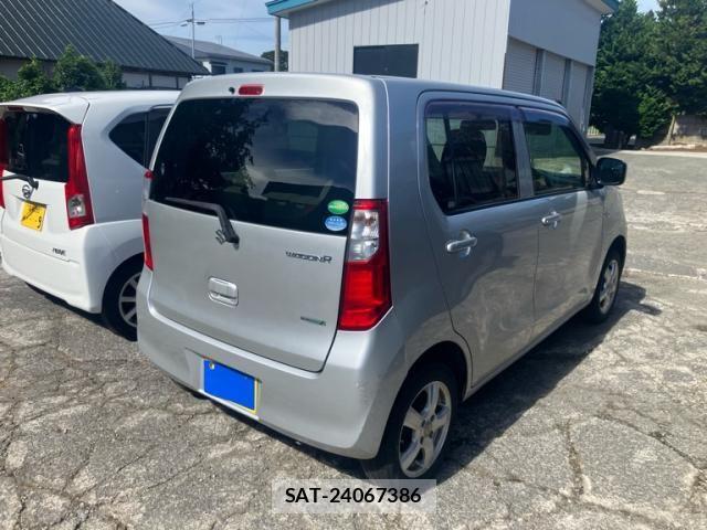Suzuki WAGON R 2013-06 8415937-3