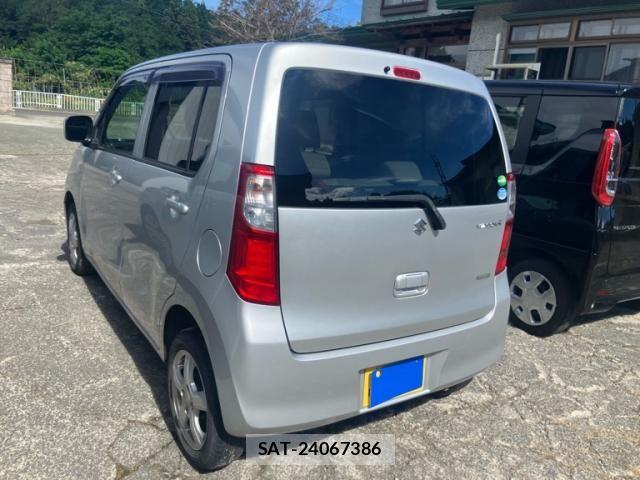Suzuki WAGON R 2013-06 8415937-4